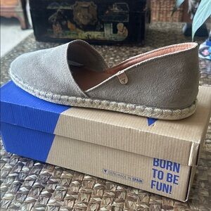 Verbenas Tan leather suede Espadrille Flats Retails $80